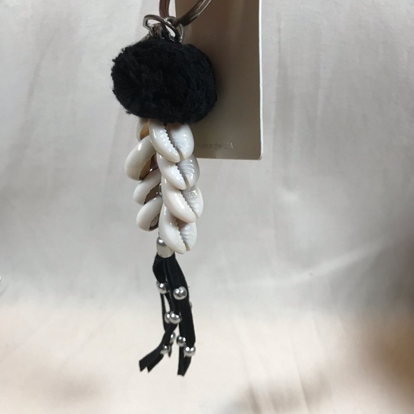Cowrie Shell Fashion Keychain - Picture 2 of 2